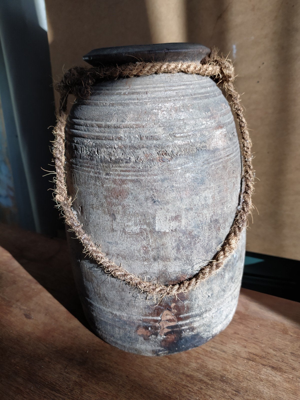 grote houten Nepalese waterkan , met 2 kaarsen, leuke deco ., Ophalen, Rond, Hout