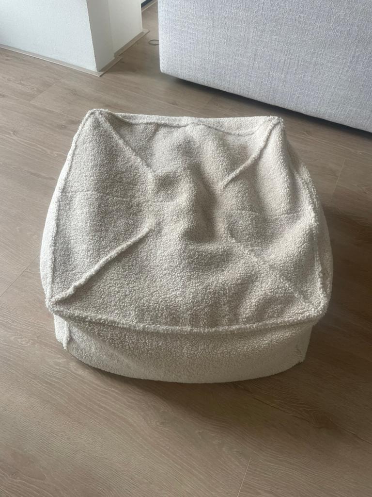 Mooie zitzak poef van Casa teddy bouclé roomwit, Huis en Inrichting, Zitzakken, Ophalen, Zo goed als nieuw
