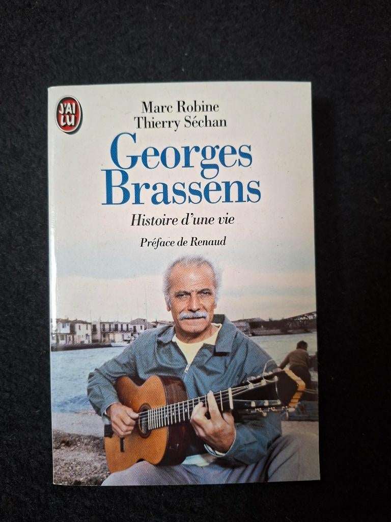 Georges Brassens, 4 boeken & 4 Magazines, Ophalen of Verzenden, Gelezen, Artiest