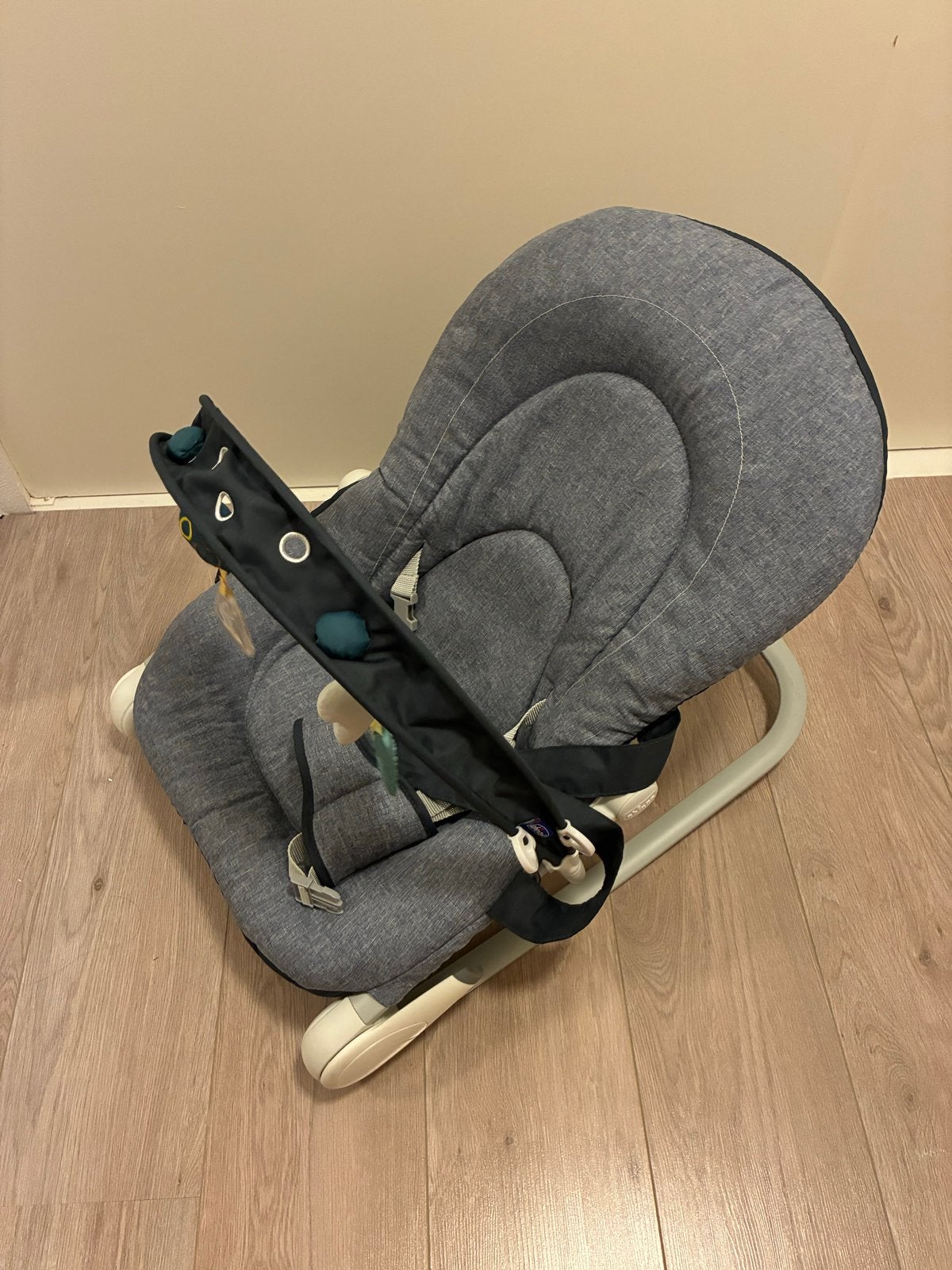 Comfortabele wipstoel voor baby's - Zo goed als nieuw, Kinderen en Baby's, Wipstoel, Ophalen, Overige merken, Met gordel(s) of riempje(s)