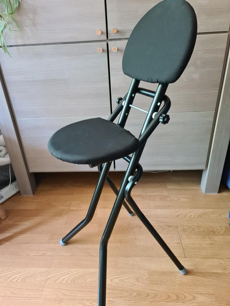Strijkstoel/kruk Zwart, verstelbaar in hoogte, opvouwbaar, Huis en Inrichting, Zwart, Nieuw, Ophalen of Verzenden, Stof