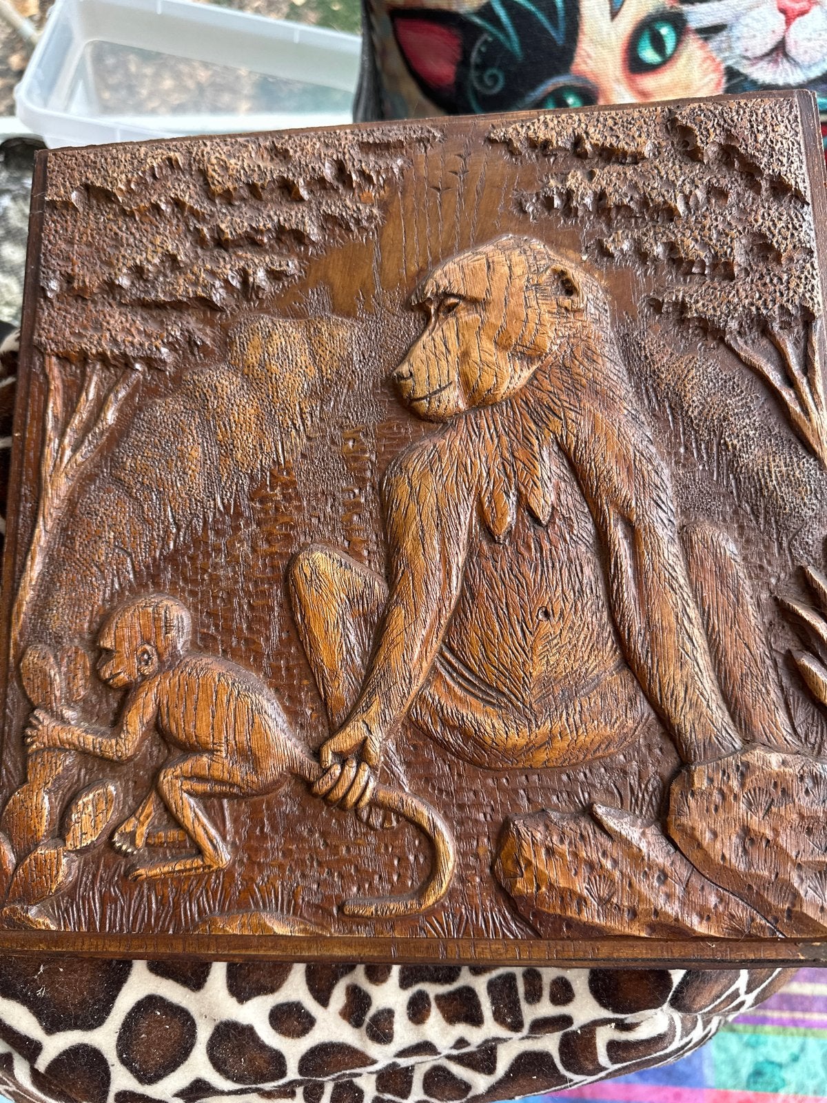Houtsnijwerk Baviaan met Jong - Afrikaanse Kunst, Antiek en Kunst, Ophalen, Houtsnijwerk, 20 - 50 cm, Hout