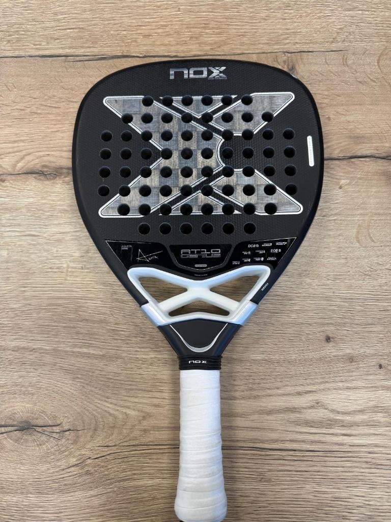 Padel racket NOX AT10 GENIUS, Sport en Fitness, Padel, Ophalen of Verzenden, Zo goed als nieuw, Padelracket