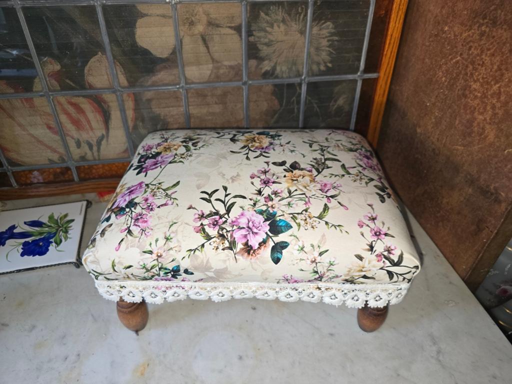 Brocante voetenbankje, Ophalen of Verzenden