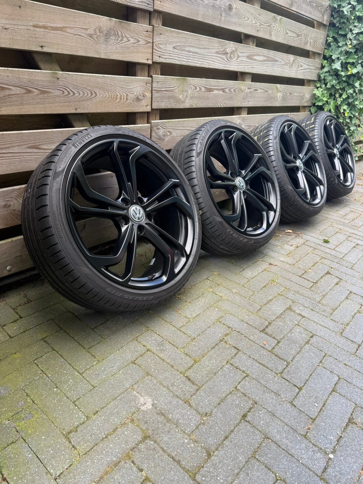 Golf Gti TCR reifnitz velgen 19 inch met pirelli banden, Auto-onderdelen, Banden en Velgen, Banden en Velgen, 235 mm, Zomerbanden