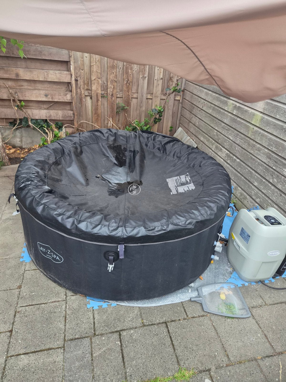 Lay-Z-Spa Miami opblaasbare jacuzzi met afdekzeil, Tuin en Terras, Bubbelbaden en Hottubs, Ophalen, Gebruikt, Filter, Opblaasbaar