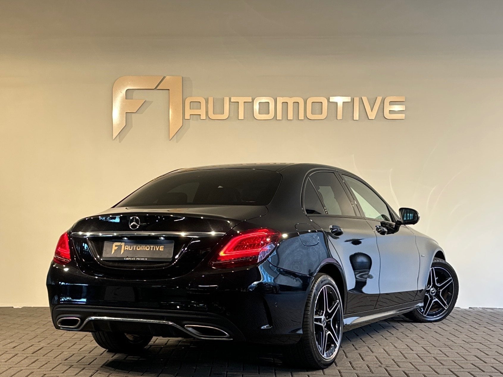 Mercedes-Benz C-klasse 300 e Premium+ AMG Trekhaak|360 Camer, Auto's, Automaat, Dealer onderhouden, Achterwielaandrijving, 320 pk