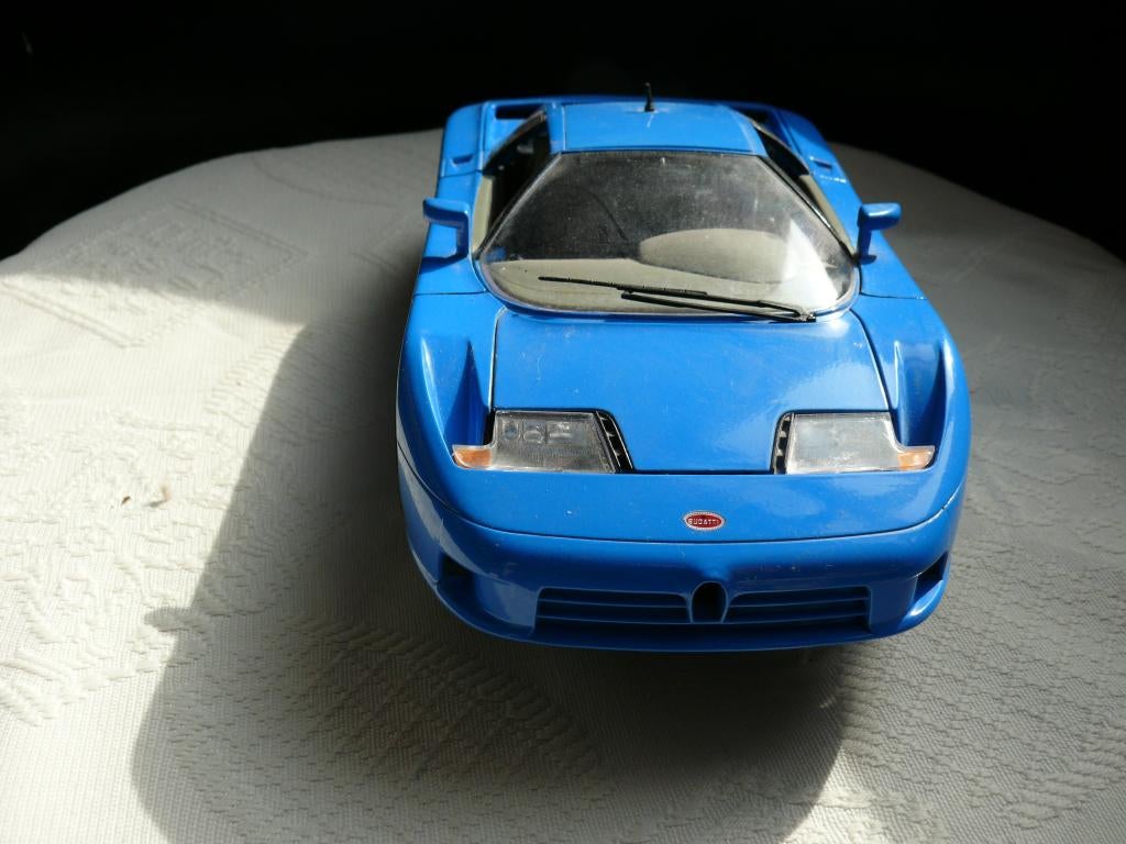 bBurago   Bugatti EB 110 (1991) , nieuw nog in doos, Hobby en Vrije tijd, Modelauto's | 1:18, Ophalen of Verzenden, Nieuw, Auto