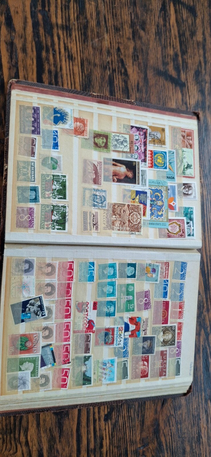 Kleine verzameling postzegels in insteek album  jaren  '60., Ophalen of Verzenden, T/m 1940, Gestempeld