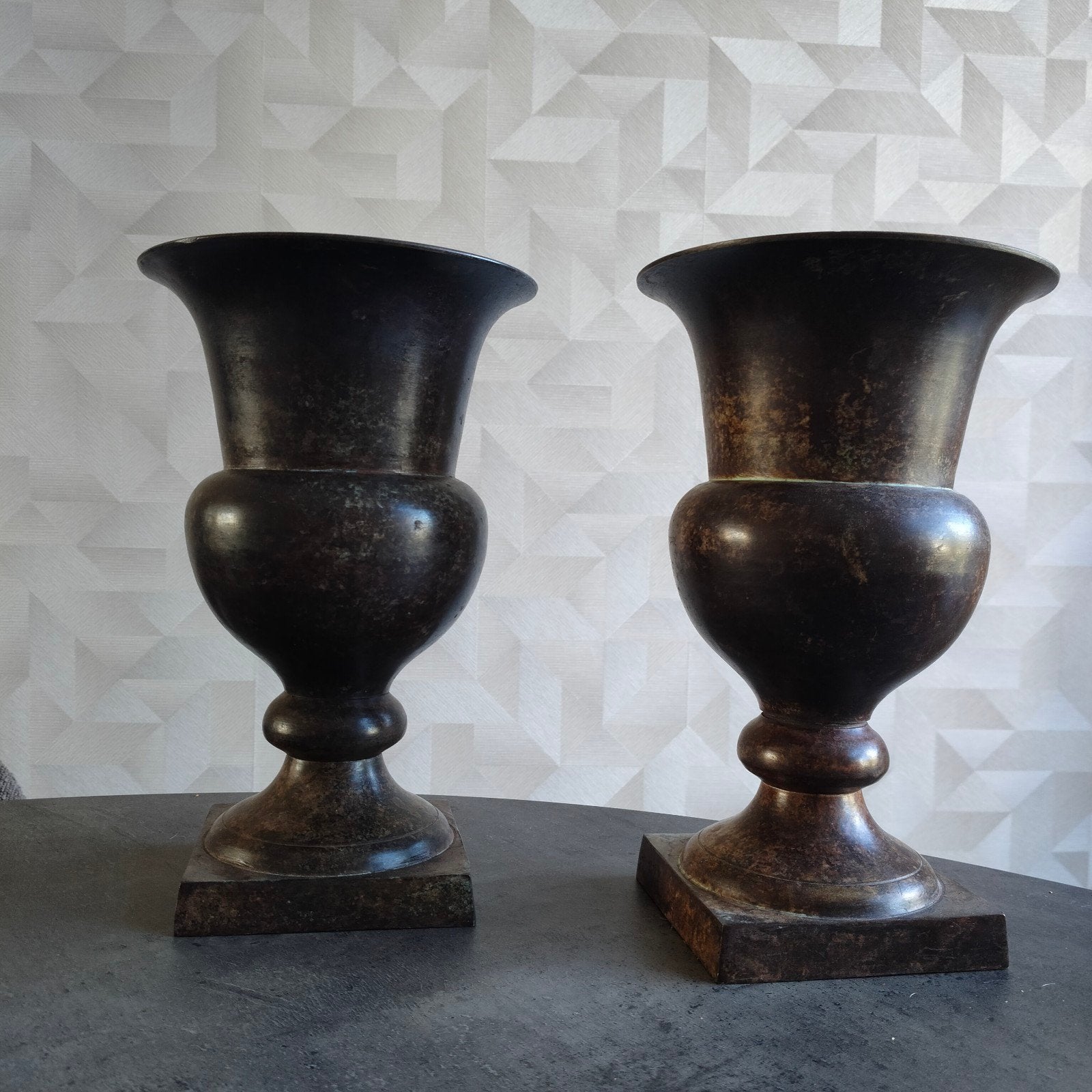Set van 2 klassieke bloempotten - 30 cm hoog, Antiek en Kunst, Ophalen of Verzenden