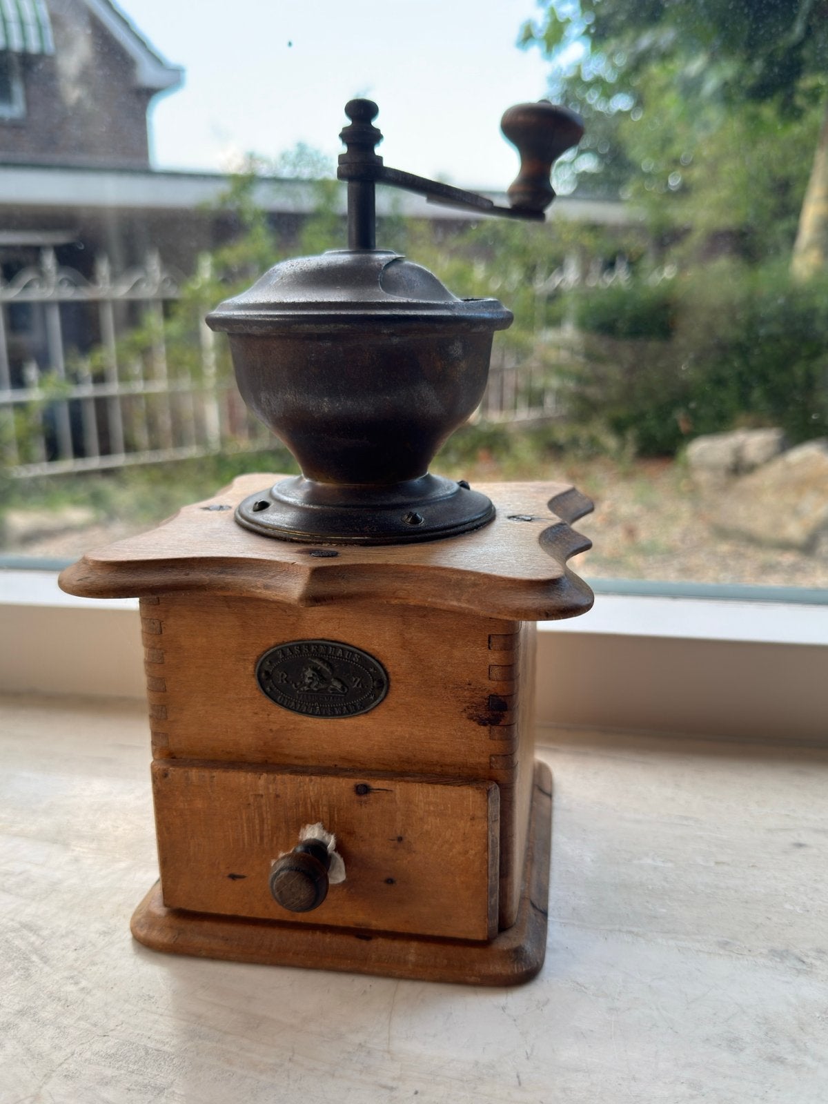 Antieke houten koffiemolen met metalen mechanisme, Antiek en Kunst, Ophalen