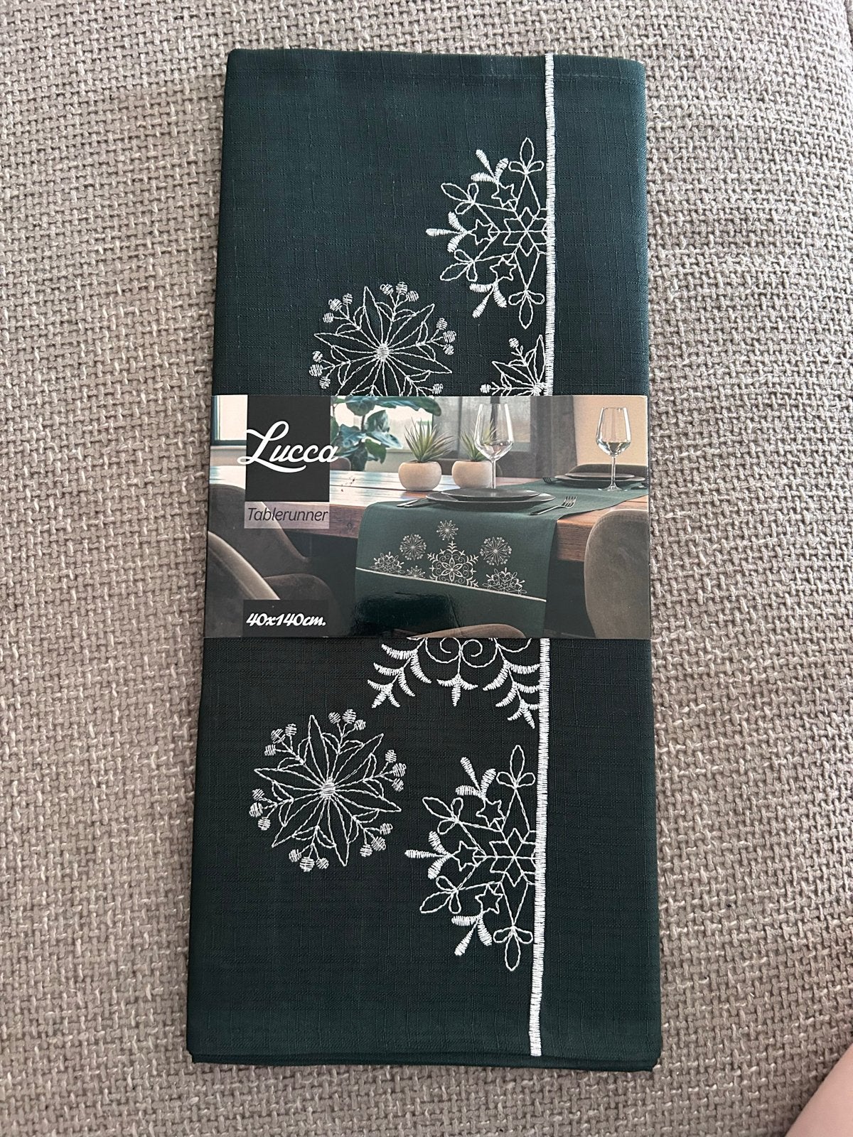 Lucca Tafelloper Groen met Witte Sneeuwvlokken 40x140cm, Nieuw, Ophalen of Verzenden, Groen, Tafelloper