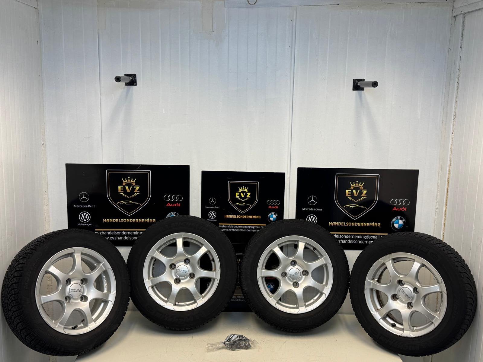 Peugeot 206+ 2010 lichtmetalen velgen met winterbanden 4x108