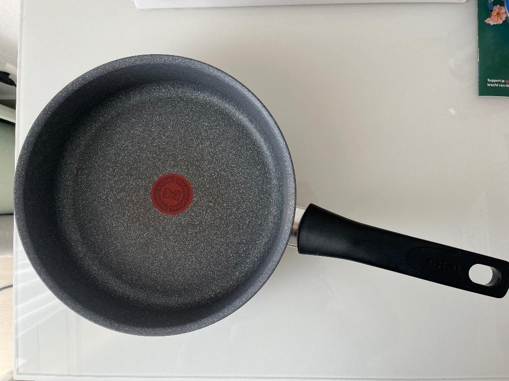 Pan 24cm, Huis en Inrichting, Keuken | Potten en Pannen, Ophalen, Overige materialen, Gebruikt, Inductieplaat