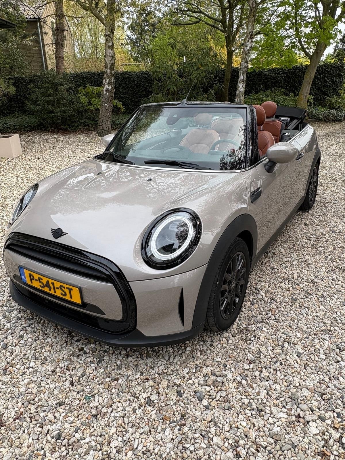Mini Cabrio 1.5 102pk 2022 Champagne kleur APK mei 2028, Auto's, Voorwielaandrijving, 4 stoelen, Bruin, Particulier