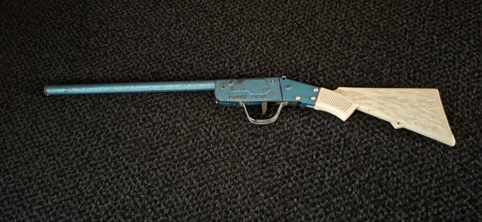 Blikken geweer werkende staat 50 cm lang, Antiek en Kunst, Ophalen of Verzenden