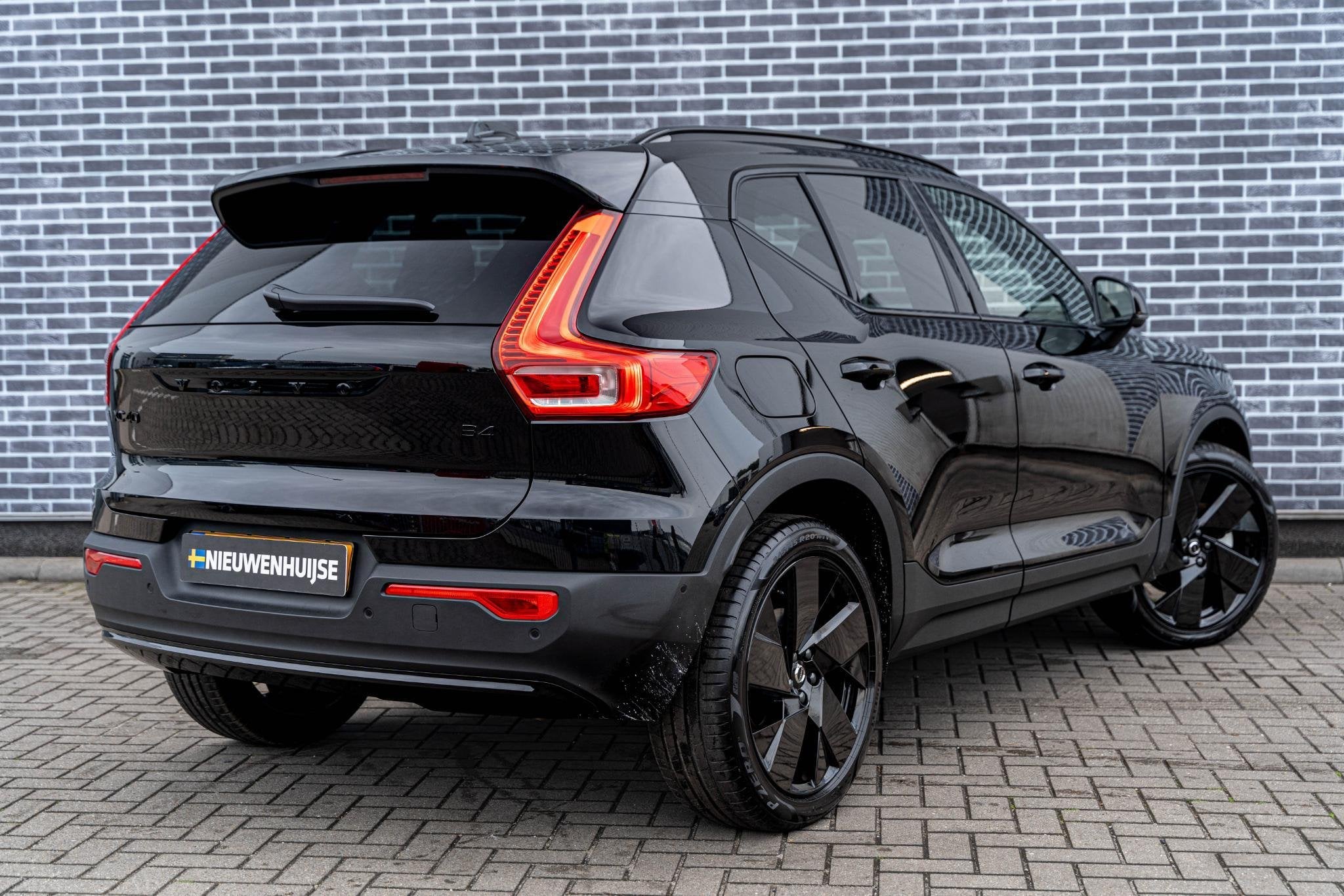 Volvo XC40 2.0 B4 Plus Black Edition | Trekhaak | Lichtmetal, Auto's, Gebruikt, Euro 6, 4 cilinders, Leder en Stof