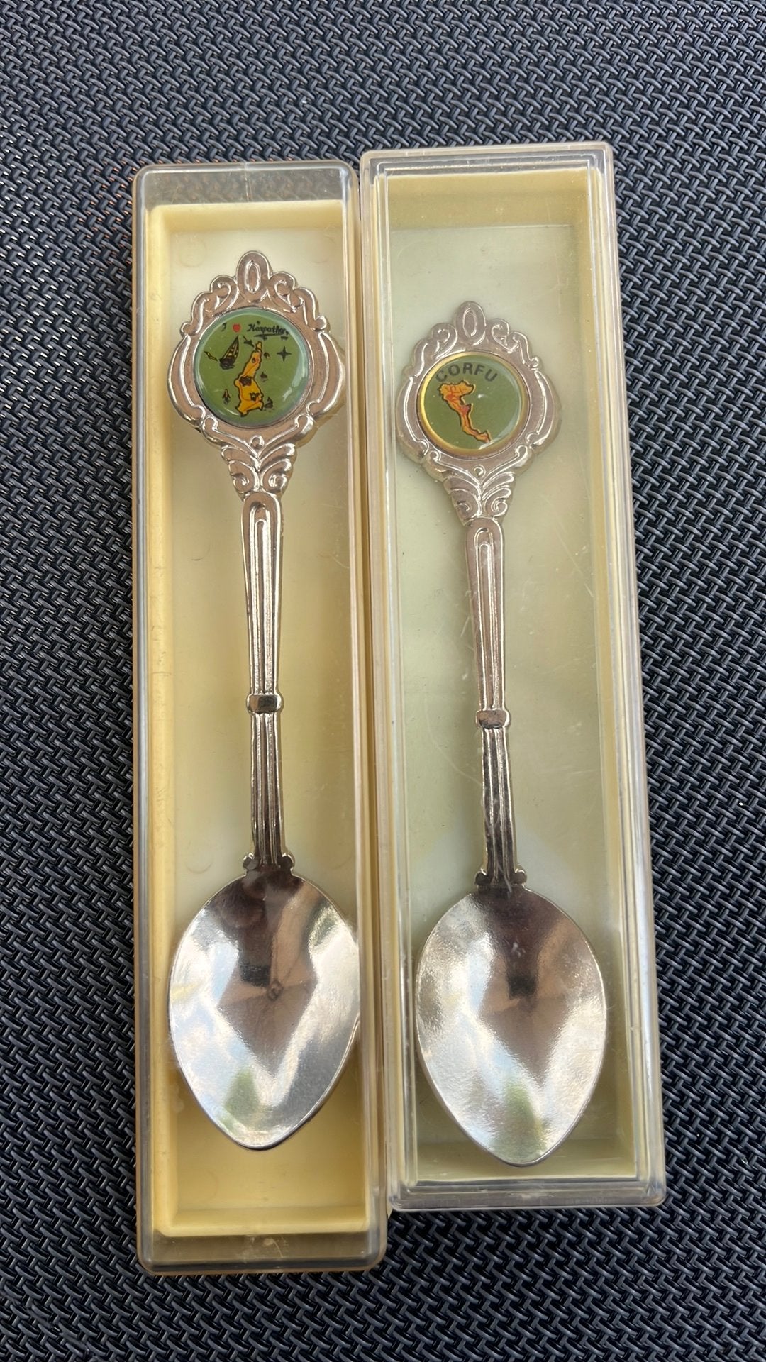 Set van 2 Vintage Souvenirlepeltjes Corfu (Griekenland), Ophalen of Verzenden, Zo goed als nieuw