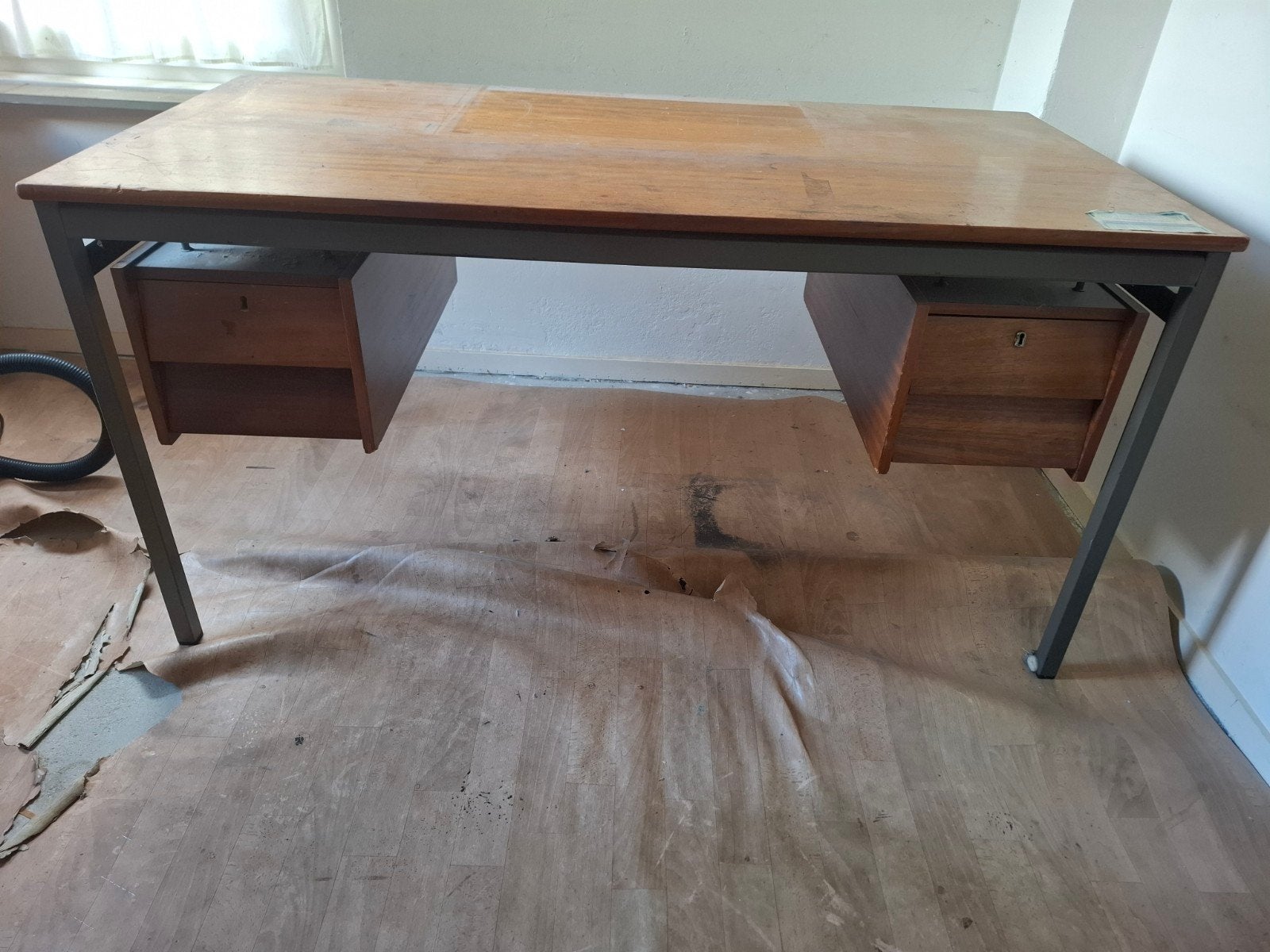 Vintage houten bureau met lades, Ophalen, Gebruikt, Computerbureau, Hout