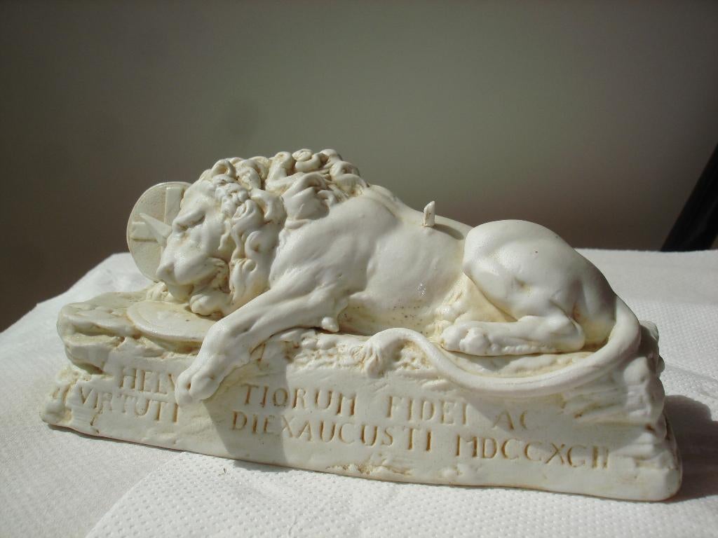 oud beeld naar de leeuw van Luzern The Swiss Lion monument, Antiek en Kunst, Ophalen of Verzenden