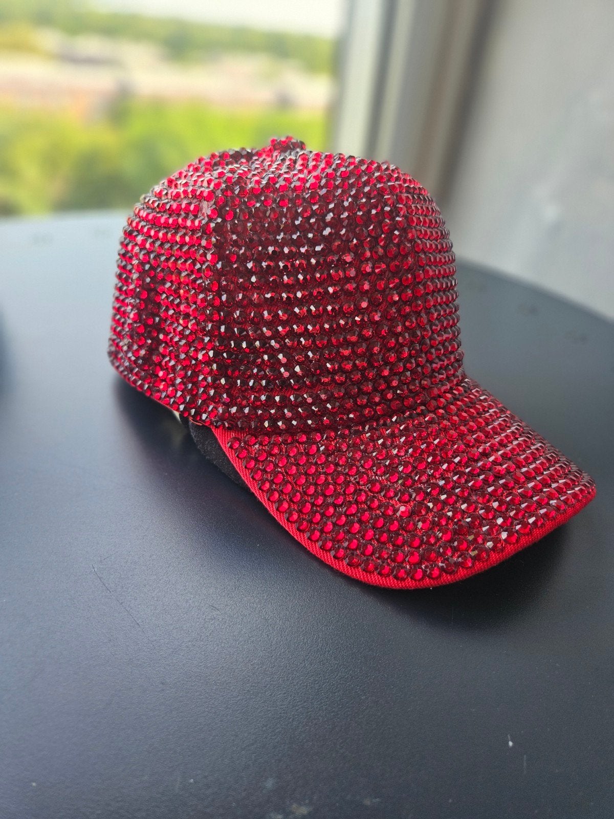 Rode Strass Pet - Glamoureuze Eye-catcher uit de USA, Verzenden