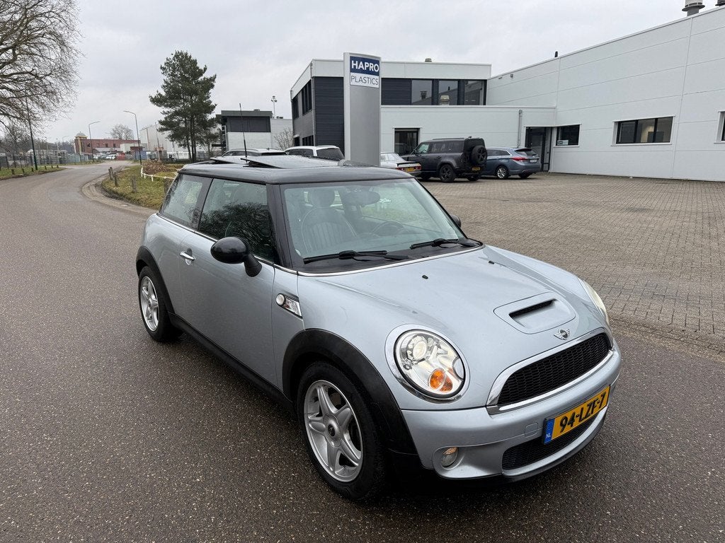Mini Mini 1.6 Cooper S Chili AUTOMAAT/CAMERA/NAVI/LEDER, Auto's, Mini, Gebruikt, Zwart, 4 cilinders, 4 stoelen