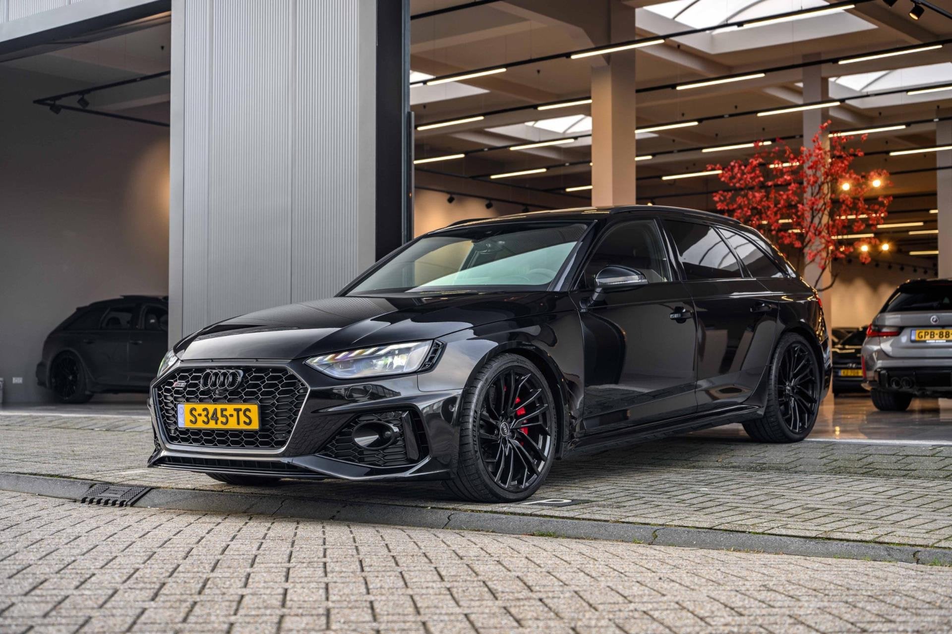 Audi A4 Avant 2.9 TFSI RS 4 Quattro |Massage|Head-Up|360-Cam, Auto's, Audi, Automaat, Dealer onderhouden, Gebruikt, Zwart
