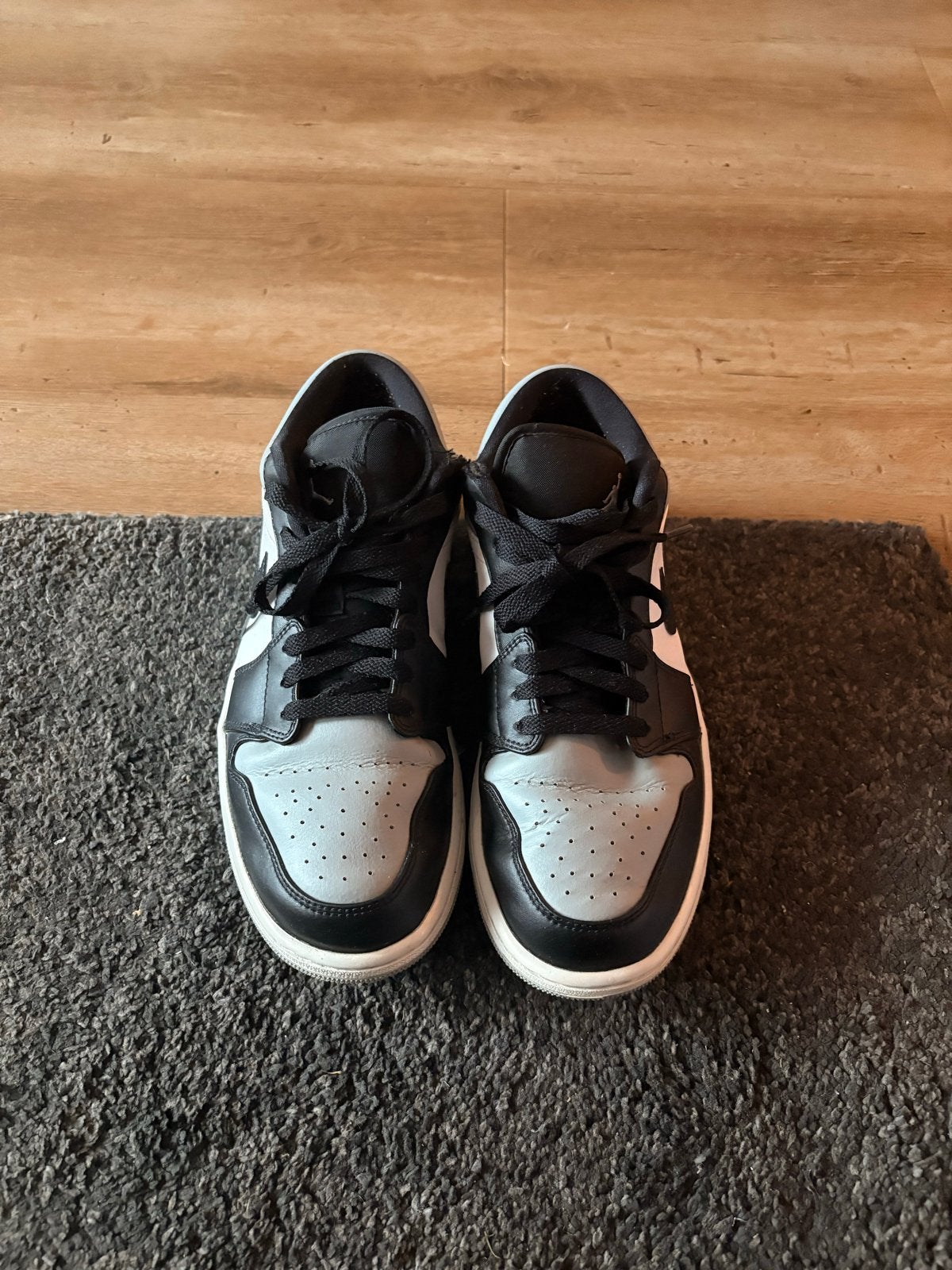 Nike Air Jordan 1 Low Shadow Toe - Maat 44, Ophalen of Verzenden, Zo goed als nieuw, Zwart, Sneakers of Gympen