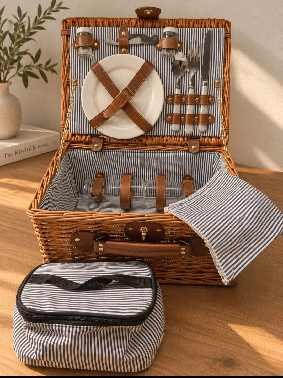 Vintage rieten picknickmand voor twee met koeltas, Hobby en Vrije tijd, Ophalen of Verzenden, Zo goed als nieuw, Zonder inhoud