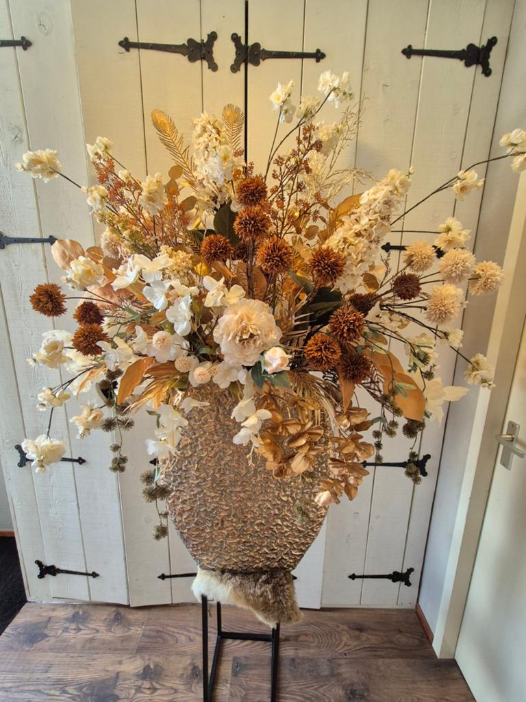 1.65 m hoog zijde bloemstuk echt een eye catcher, Huis en Inrichting, Ophalen, Binnen, 165 cm, Beige