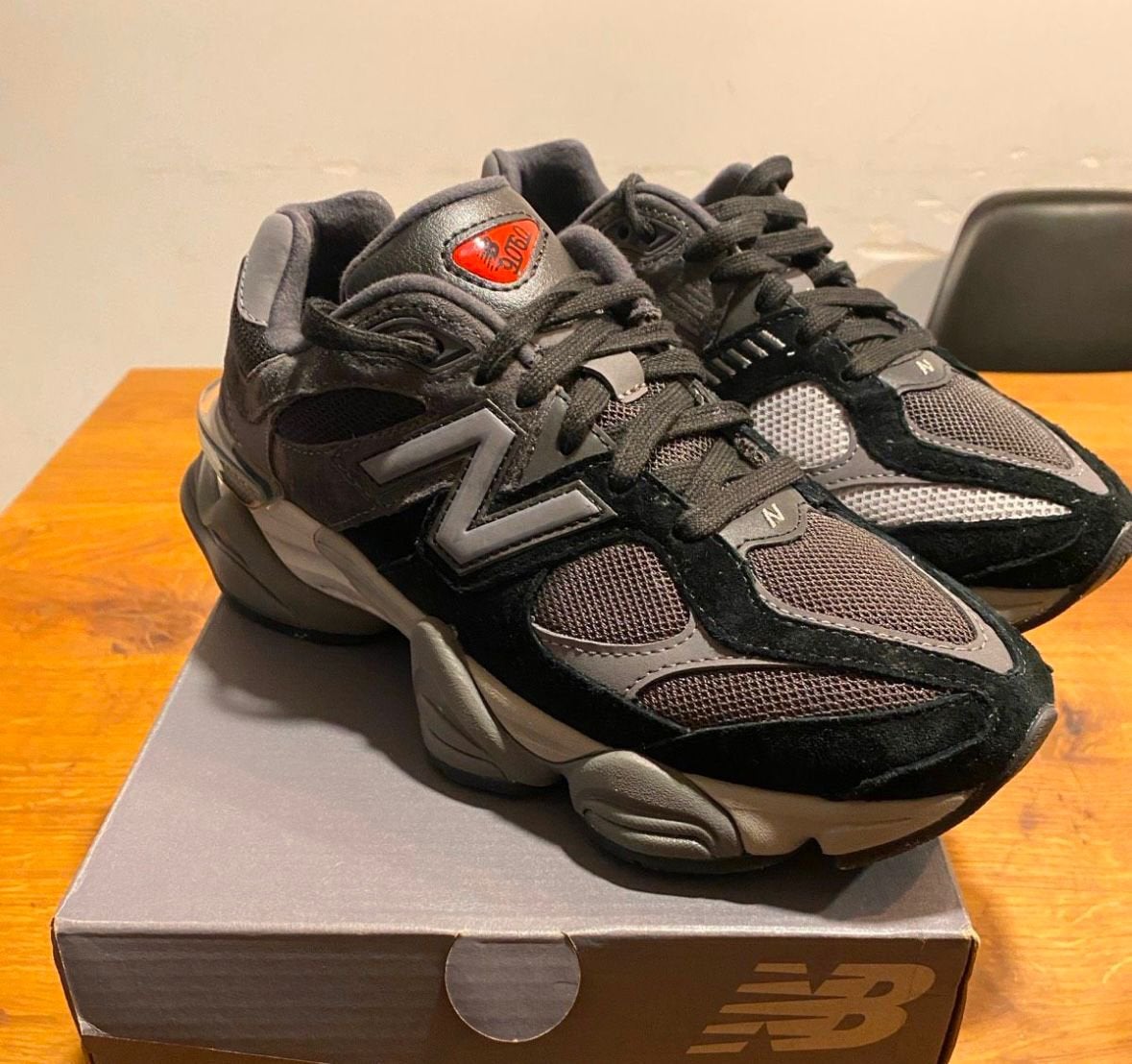 New balance 9060 castle rock, Ophalen of Verzenden, Zo goed als nieuw, Zwart