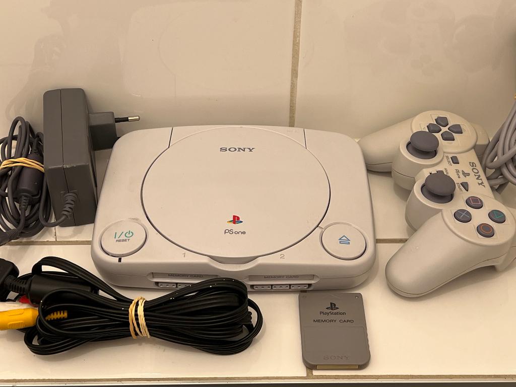 Sony PSone Playstation SCPH-102, Ophalen of Verzenden, Zo goed als nieuw, Met 1 controller, Met geheugenkaart