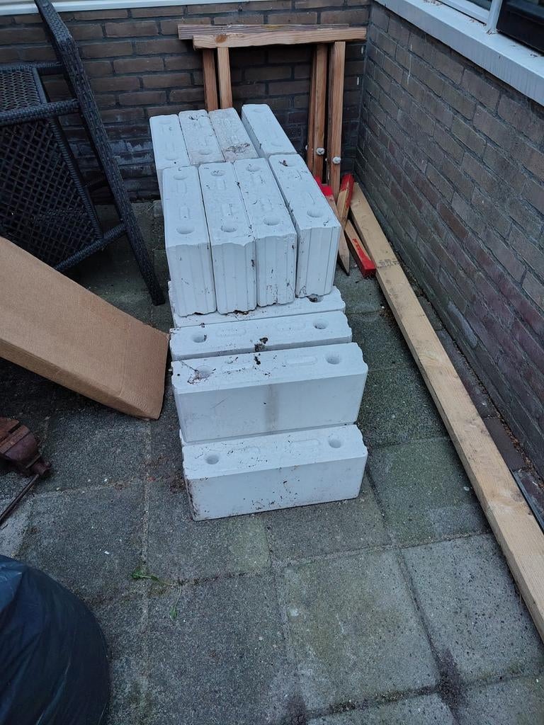 34 kalksteen lijmblokken, ongebruikt, Ophalen, Zo goed als nieuw, Kalkzandstenen