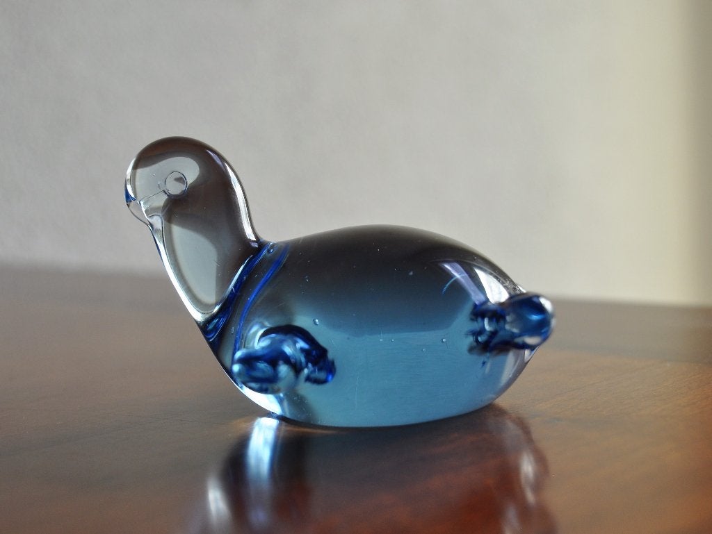 KLEINE Presse Papier Baby Schildpad Blauw Glas 7,5 cm, Ophalen of Verzenden, Zo goed als nieuw, Reptiel of Amfibie, Beeldje of Figuurtje