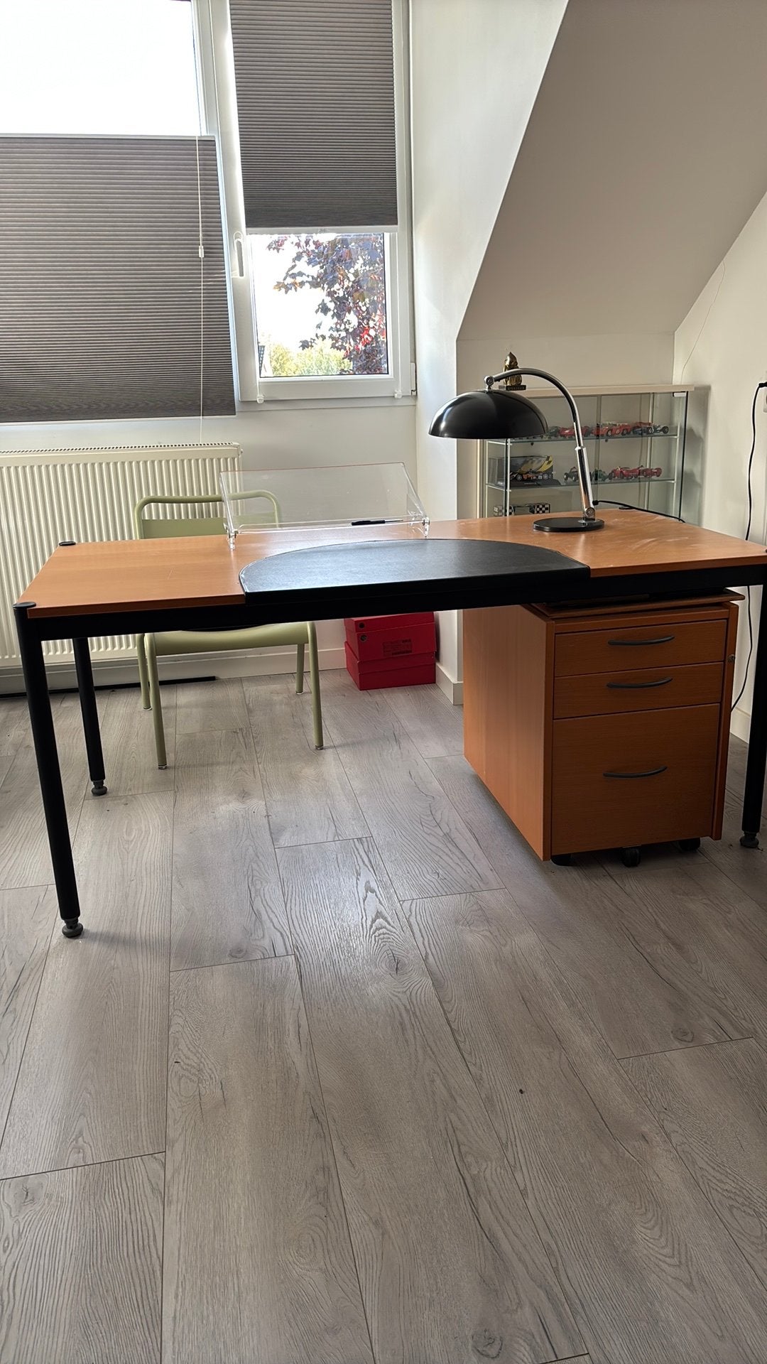 mooi bureau met ladenblok in nieuwstaat, Ophalen, Overige typen, 160 cm, Zo goed als nieuw