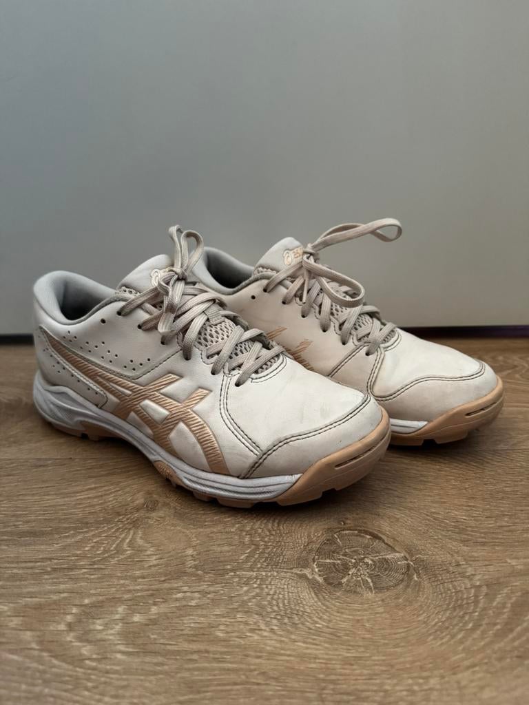 Asics gel peake Hockeyschoenen beige maat 36, Sport en Fitness, Hockey, Ophalen of Verzenden, Gebruikt, Schoenen