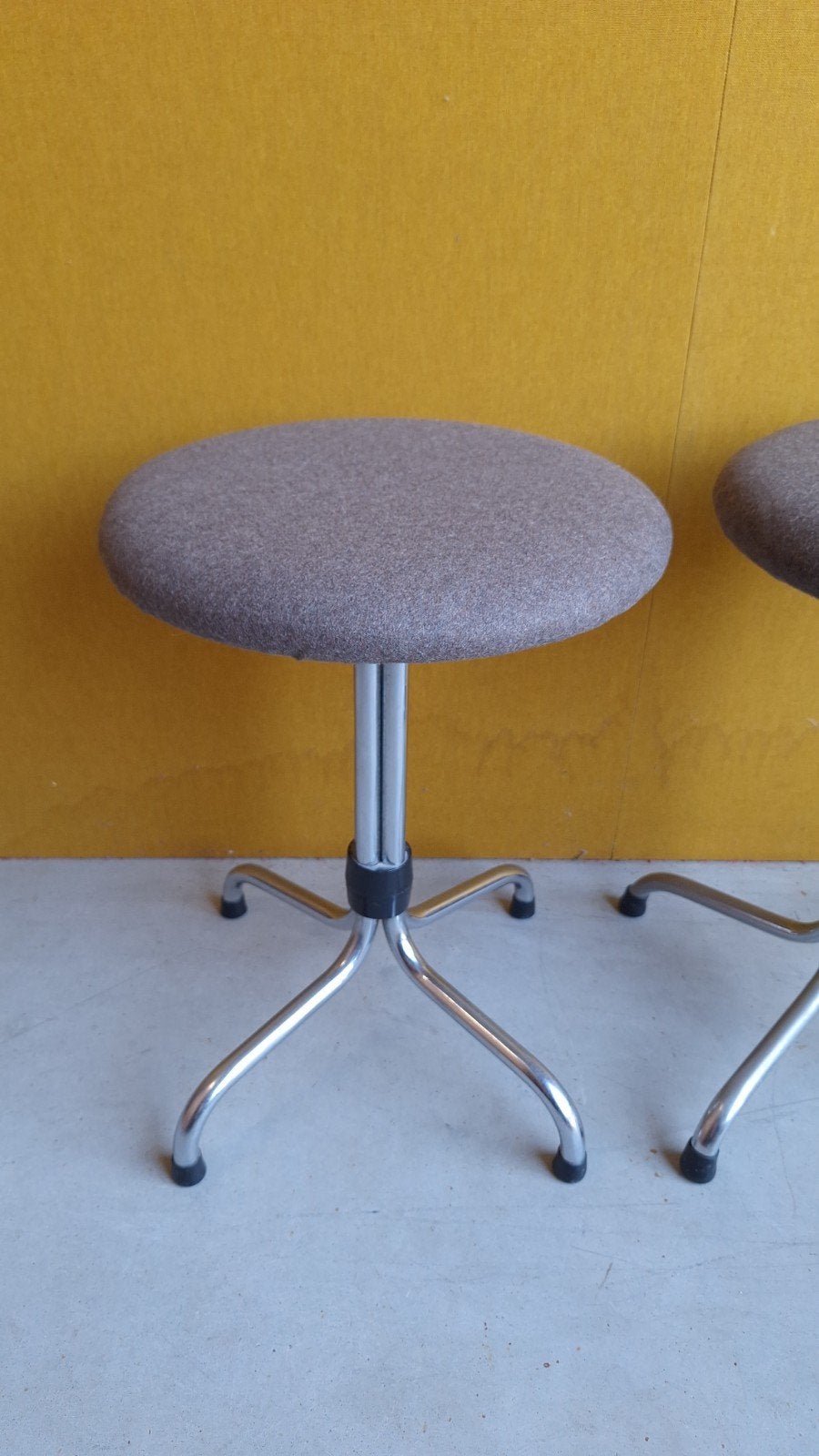 vintage Brabantia krukken met nieuwe stoffering, wol, Gebruikt, Vintage, Ophalen of Verzenden, Nvt