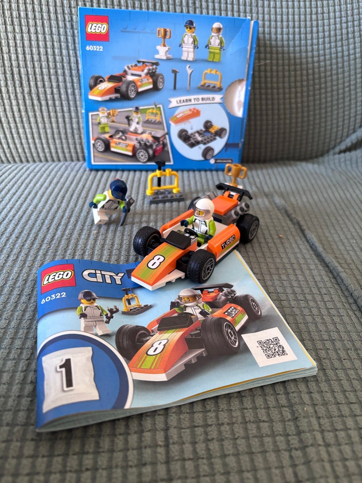 LEGO City Raceauto 60322 met doos en boekje, Ophalen of Verzenden, Zo goed als nieuw, Overige merken