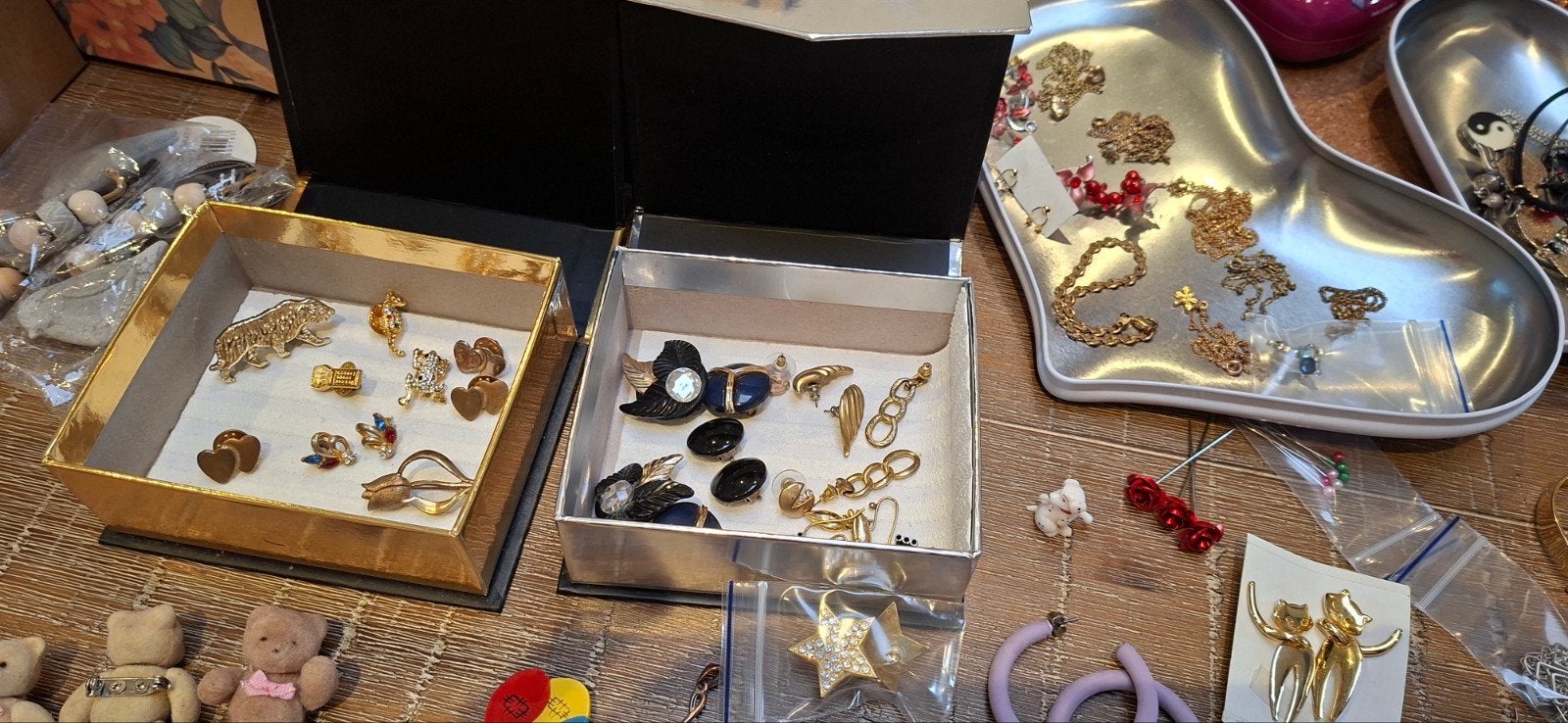 sieraden oorbellen broches ringen armbanden kettingen, Ophalen of Verzenden, Goud, Overige materialen