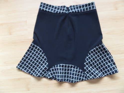 SALE: Aparte zwarte rok met ruitjes maat 36/38 voor 2 euro!, Kleding | Dames, Zwart, Ophalen of Verzenden, Zo goed als nieuw, Maat 36 (S)