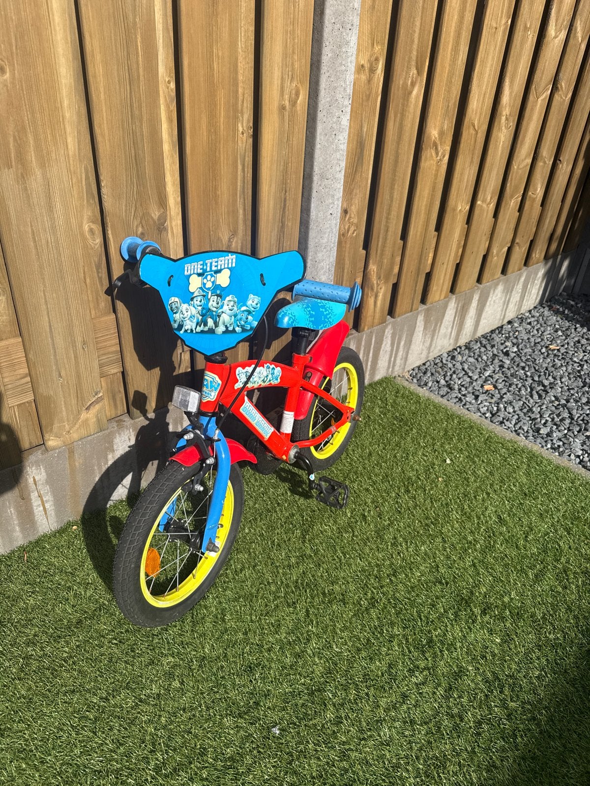 Paw Patrol kinderfiets - Rood/Blauw - Zo goed als nieuw, Ophalen, Zo goed als nieuw, Velgrem, 16 tot 20 inch
