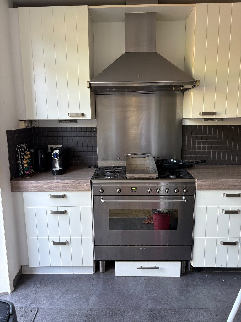 Keuken met SMEG apparatuur, Ophalen, Gebruikt, Wit, Hoekkeuken