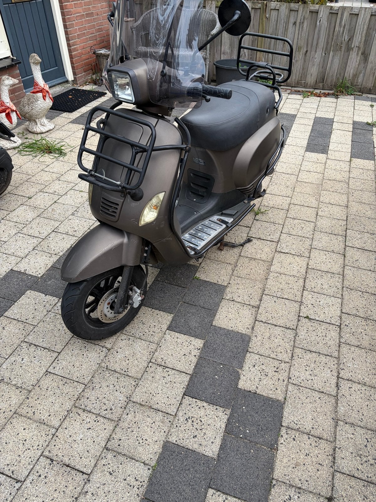 TWA Scooter - Bruin, zo goed als nieuw, Fietsen en Brommers, Ophalen, Zo goed als nieuw, Maximaal 25 km/u