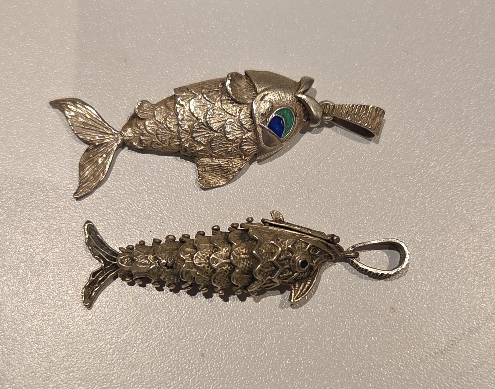 vintage zilveren visvormige hangers, Ophalen of Verzenden, Zilver