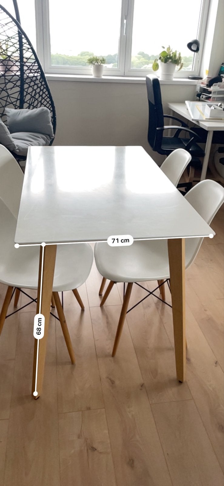 Witte eettafel met houten poten (129x71 cm), Huis en Inrichting, Tafels | Eettafels, Ophalen, Gebruikt, 100 tot 150 cm, 50 tot 100 cm