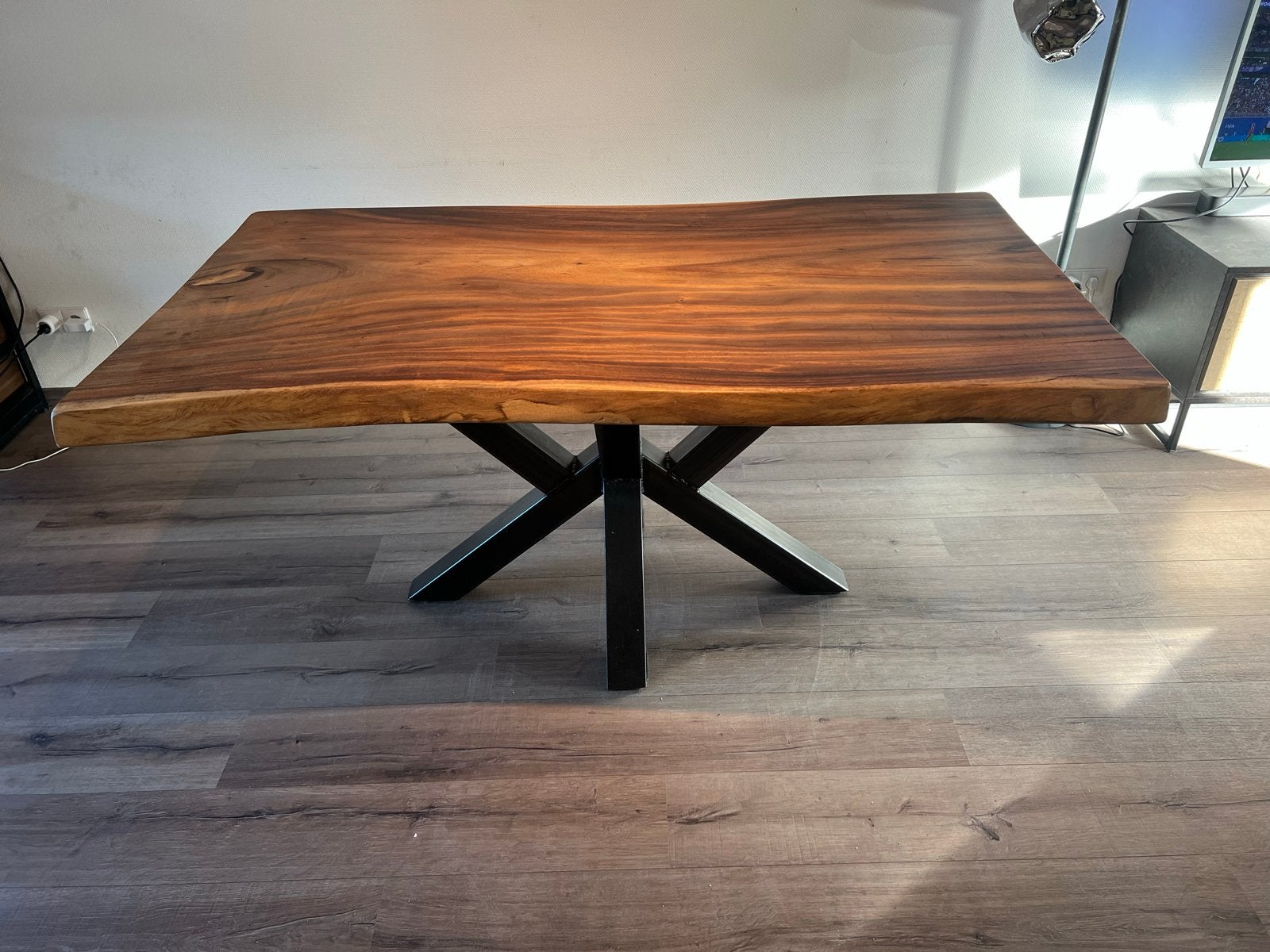 Prachtige boomstam eettafel met metalen onderstel, Huis en Inrichting, Tafels | Eettafels, Ophalen, 50 tot 100 cm, Zo goed als nieuw