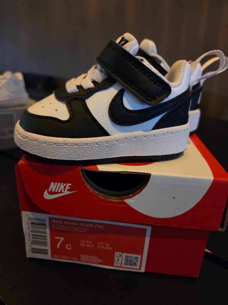 2 paar Nike kinderschoenen (jongens), Ophalen of Verzenden, Gebruikt, Jongen, Sportschoenen