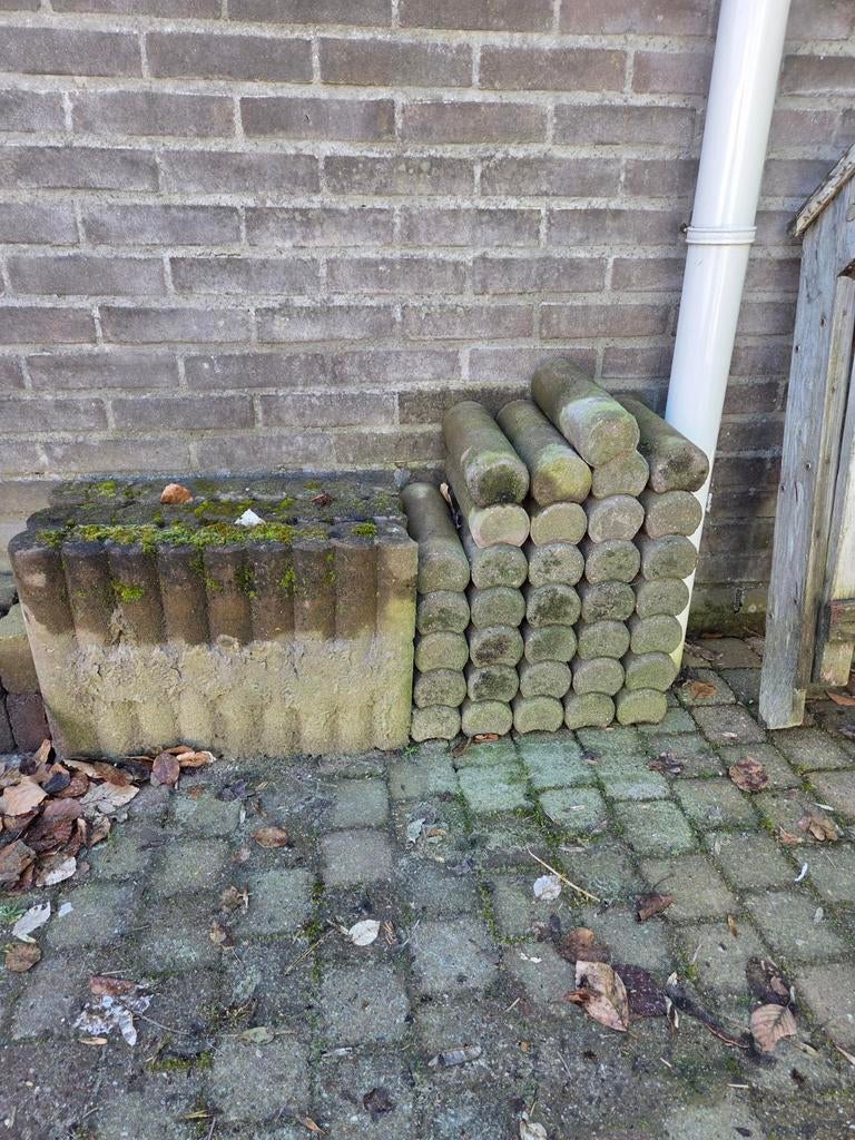 Betonnen palissadebanden en palissadeblokken roodbruin, Ophalen, Gebruikt, 25 tot 50 cm, Blok
