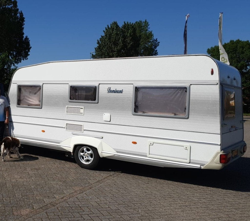 LMC Caravan Dominant met mover, Rondzit, Frans bed, Particulier, 5 tot 6 meter