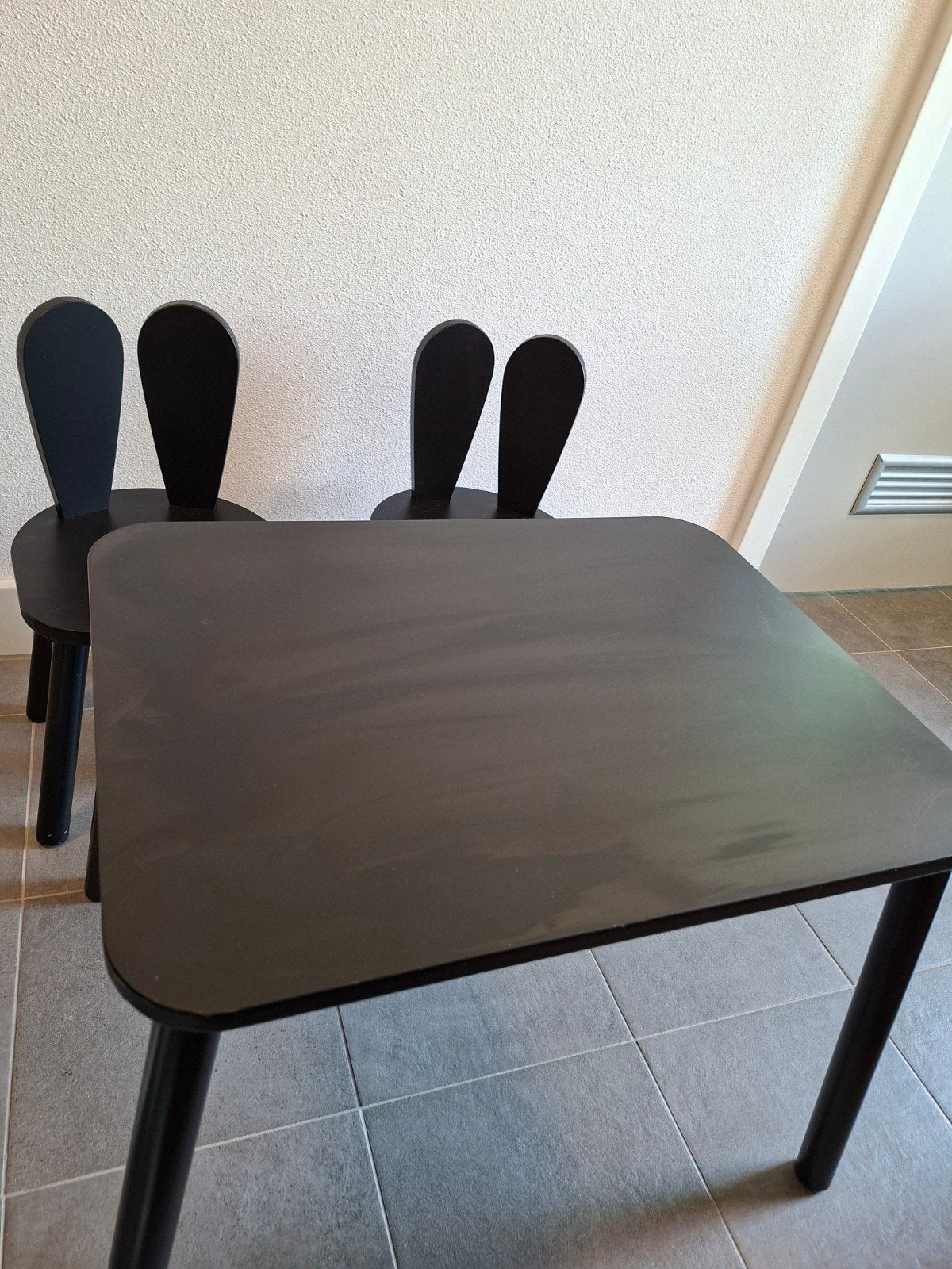Konijnen stoeltjes met tafeltje zwart, Kinderen en Baby's, Kinderkamer | Inrichting en Decoratie, Ophalen, Overige typen